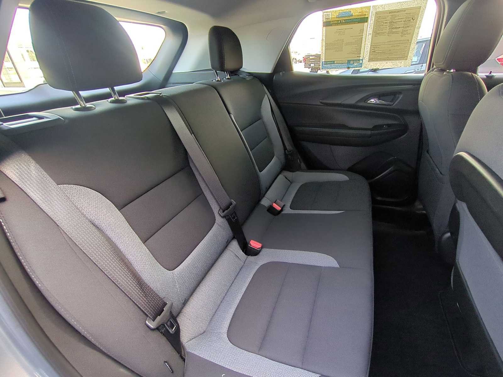 Used 2023 Chevrolet TrailBlazer LS FWD image 25