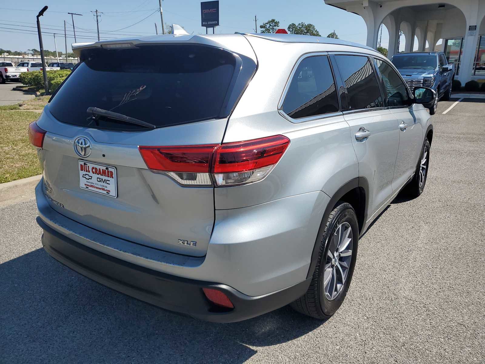 Used 2017 Toyota Highlander XLE image 6