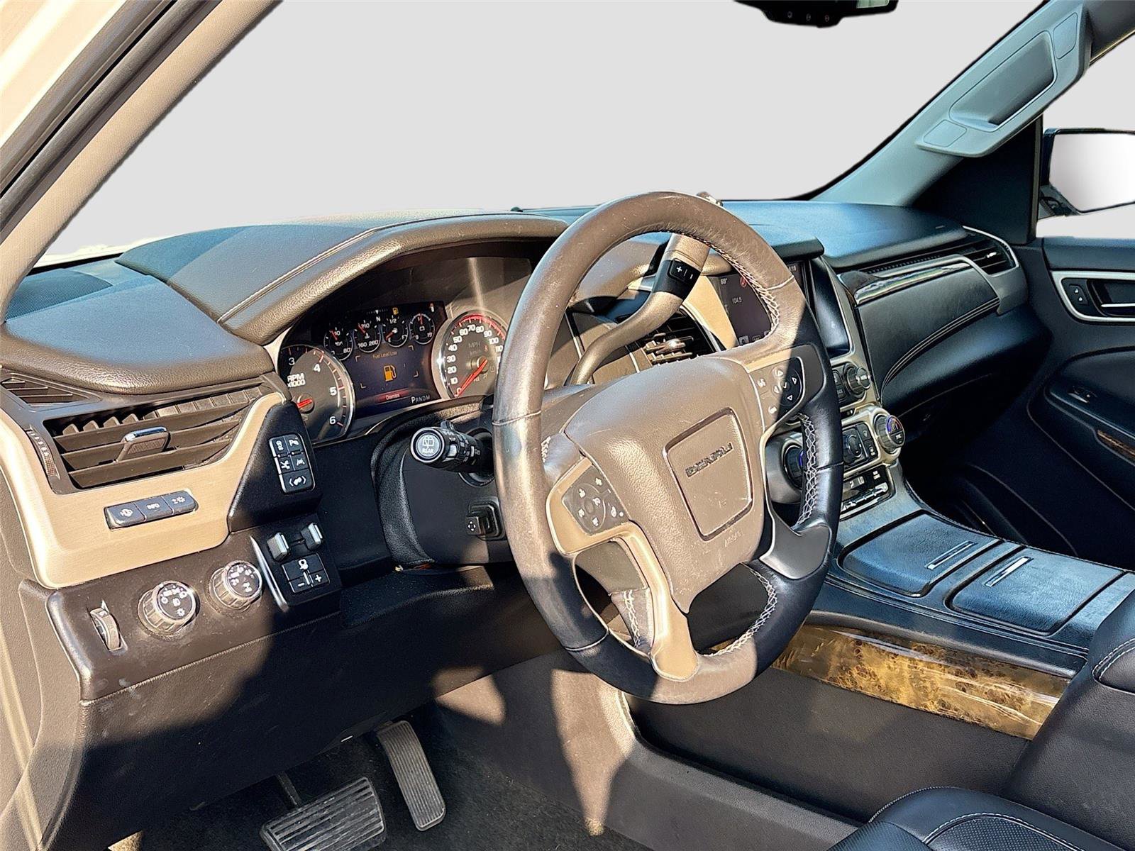 Used 2016 GMC Yukon Denali image 10