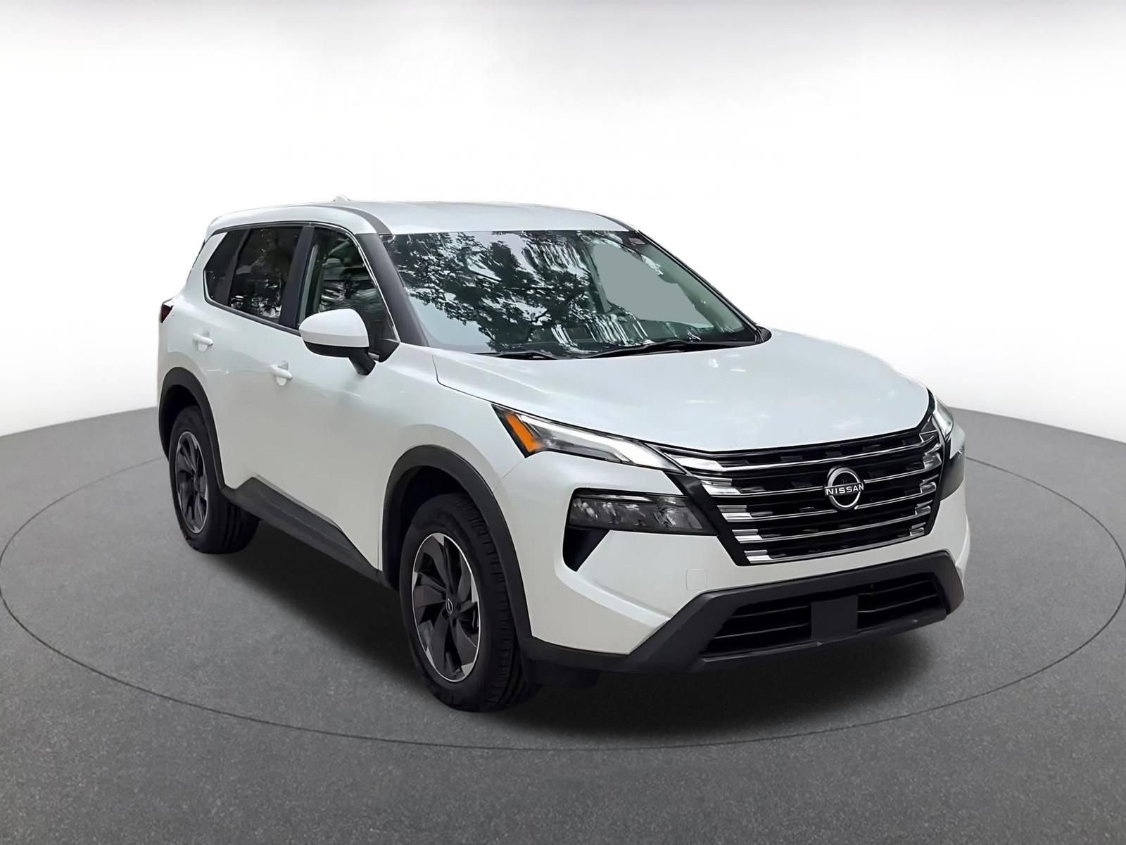 Used 2025 Nissan Rogue SV AWD/4WD image 3
