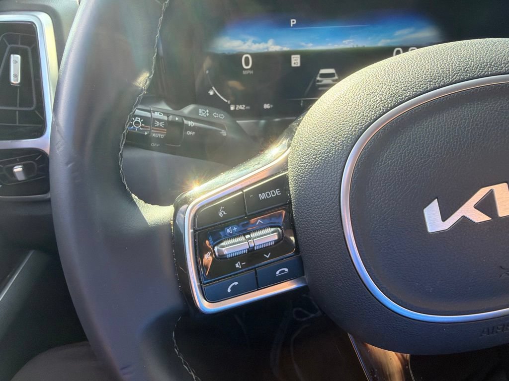 Certified 2023 Kia Sorento SX AWD/4WD image 19