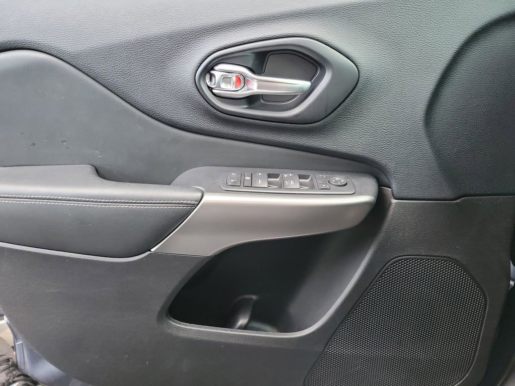 Used 2021 Jeep Cherokee Latitude Lux 80th Anniv w/ Quick Order Package 26U 80TH image 27