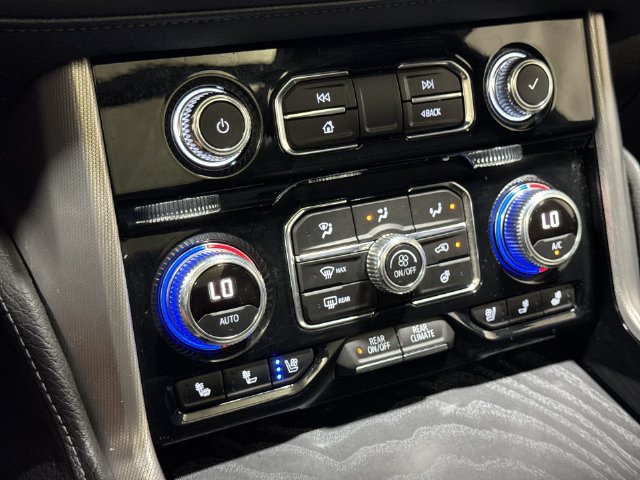 Used 2024 GMC Yukon Denali w/ Advanced Technology Package AWD/4WD image 25