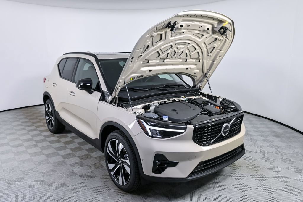 New 2026 Volvo XC40 B4 Plus w/ Protection Package Premier image 32