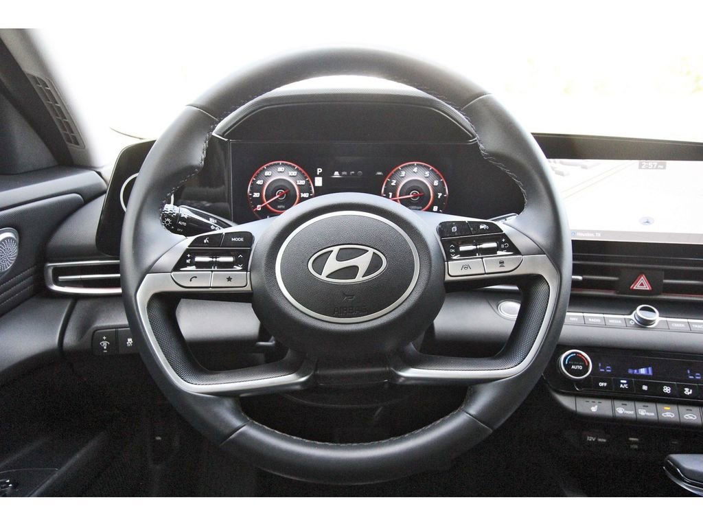 Certified 2024 Hyundai Elantra SEL w/ Convenience Package FWD image 31