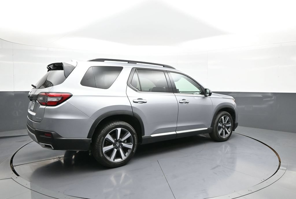 Certified 2023 Honda Pilot Touring image 4