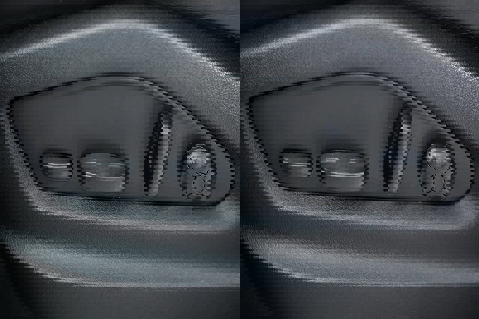 Certified 2023 Porsche Cayenne Platinum Edition image 17