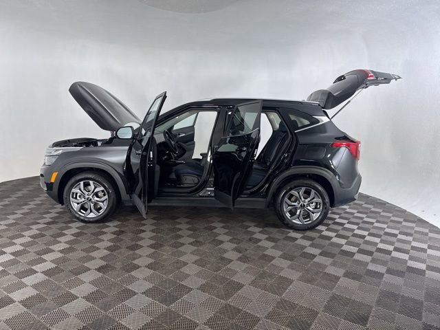 Certified 2024 Kia Seltos S image 10