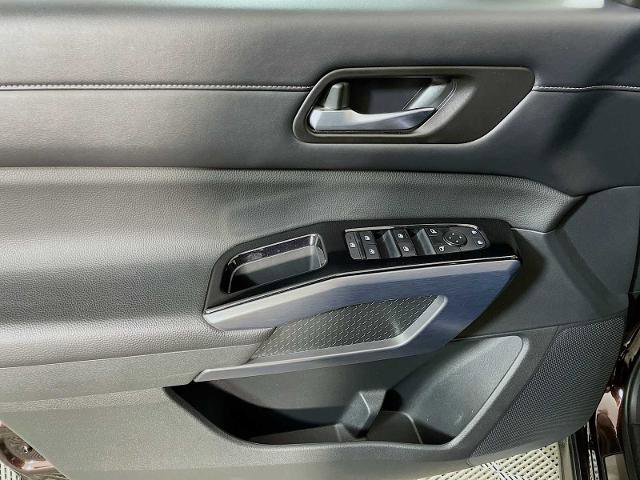 Certified 2022 Nissan Pathfinder SL w/ Lighting Package (N92) image 16