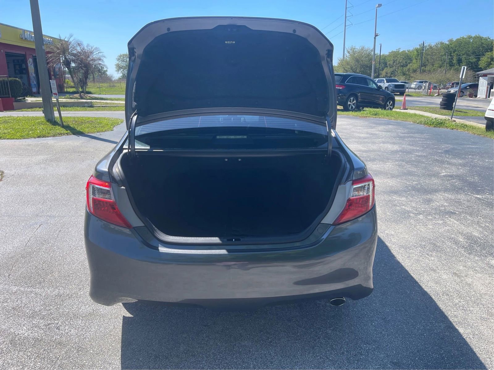 Used 2014 Toyota Camry SE image 12