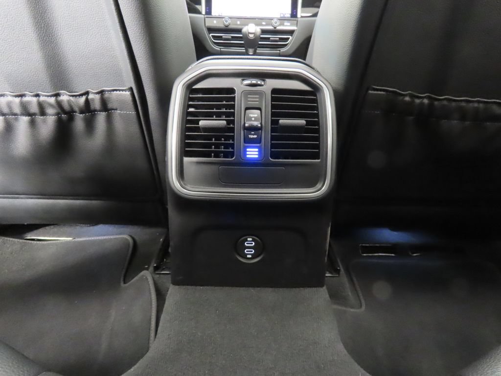 Certified 2025 Porsche Macan AWD/4WD image 31