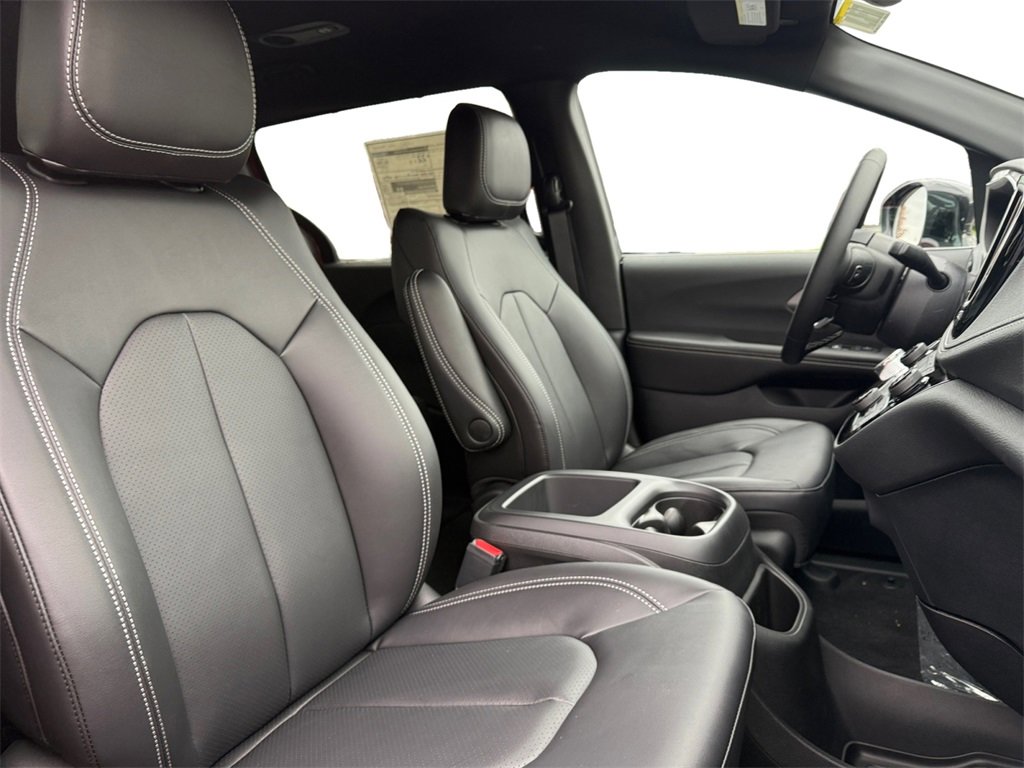 New 2026 Chrysler Pacifica Select image 15