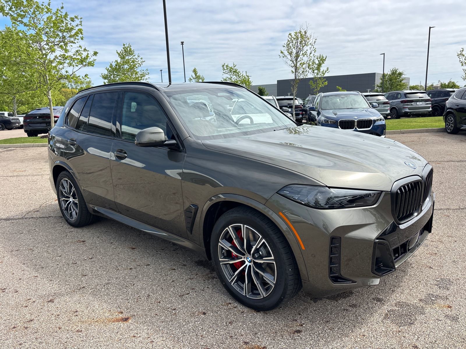 New 2026 BMW X5 xDrive50e w/ M Sport Package AWD/4WD image 3