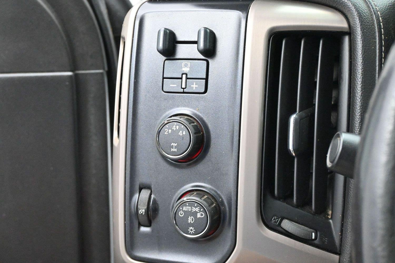 Used 2015 GMC Sierra 2500 Denali w/ Duramax Plus Package AWD/4WD image 20