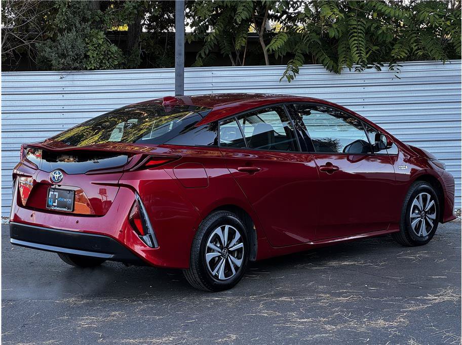 Used 2017 Toyota Prius Prime Advanced FWD image 12