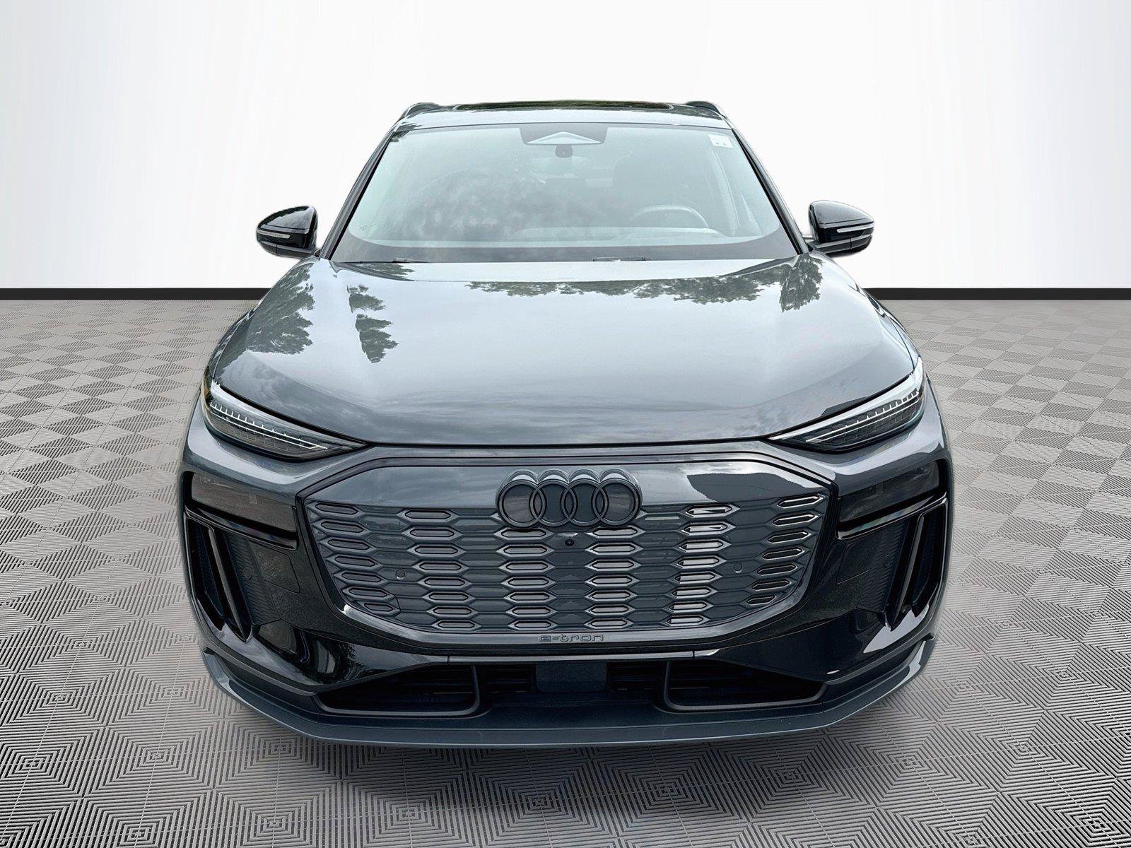 Used 2025 Audi SQ6 e-tron Prestige AWD/4WD image 2