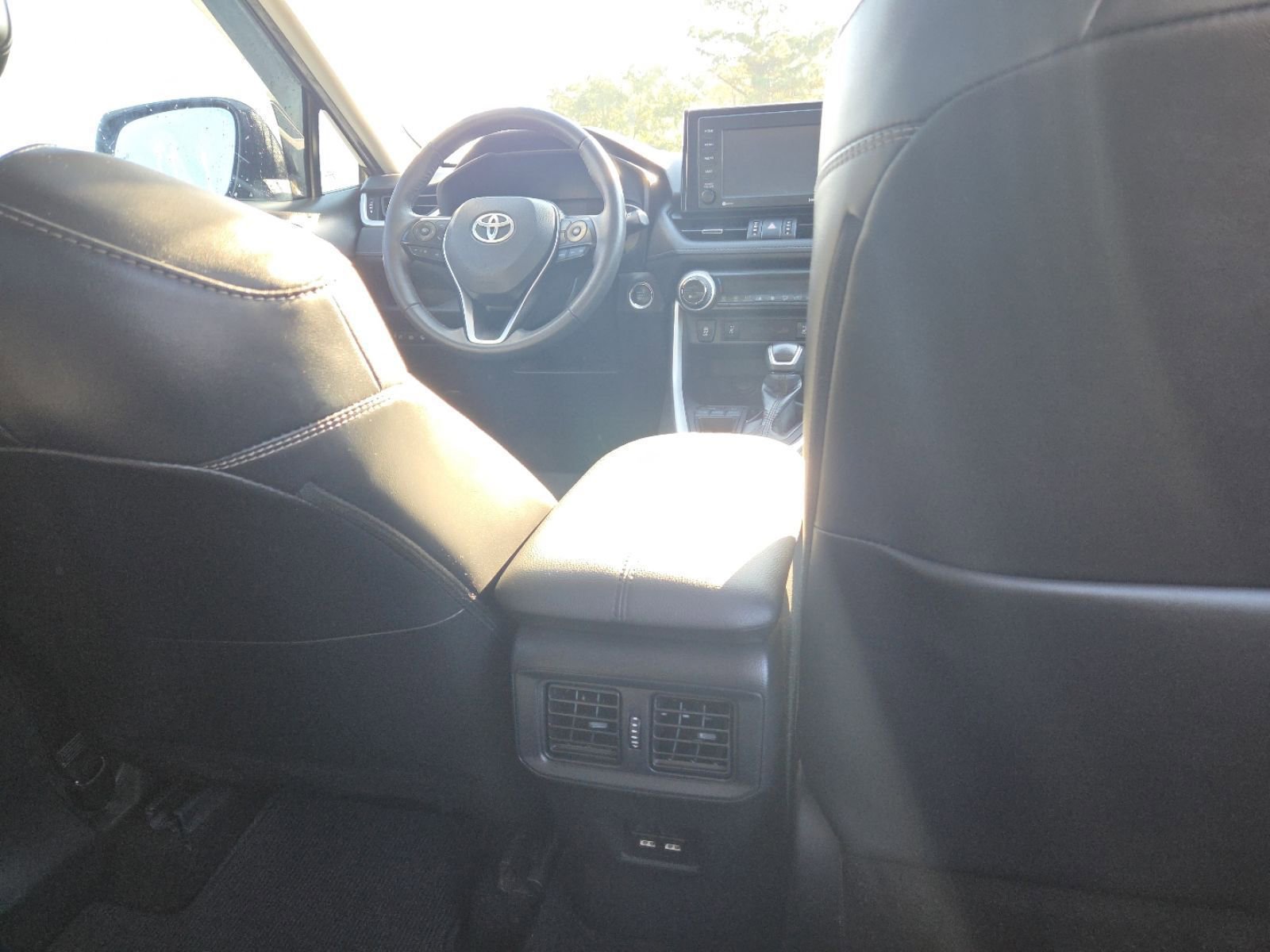 Used 2021 Toyota RAV4 XLE Premium image 24