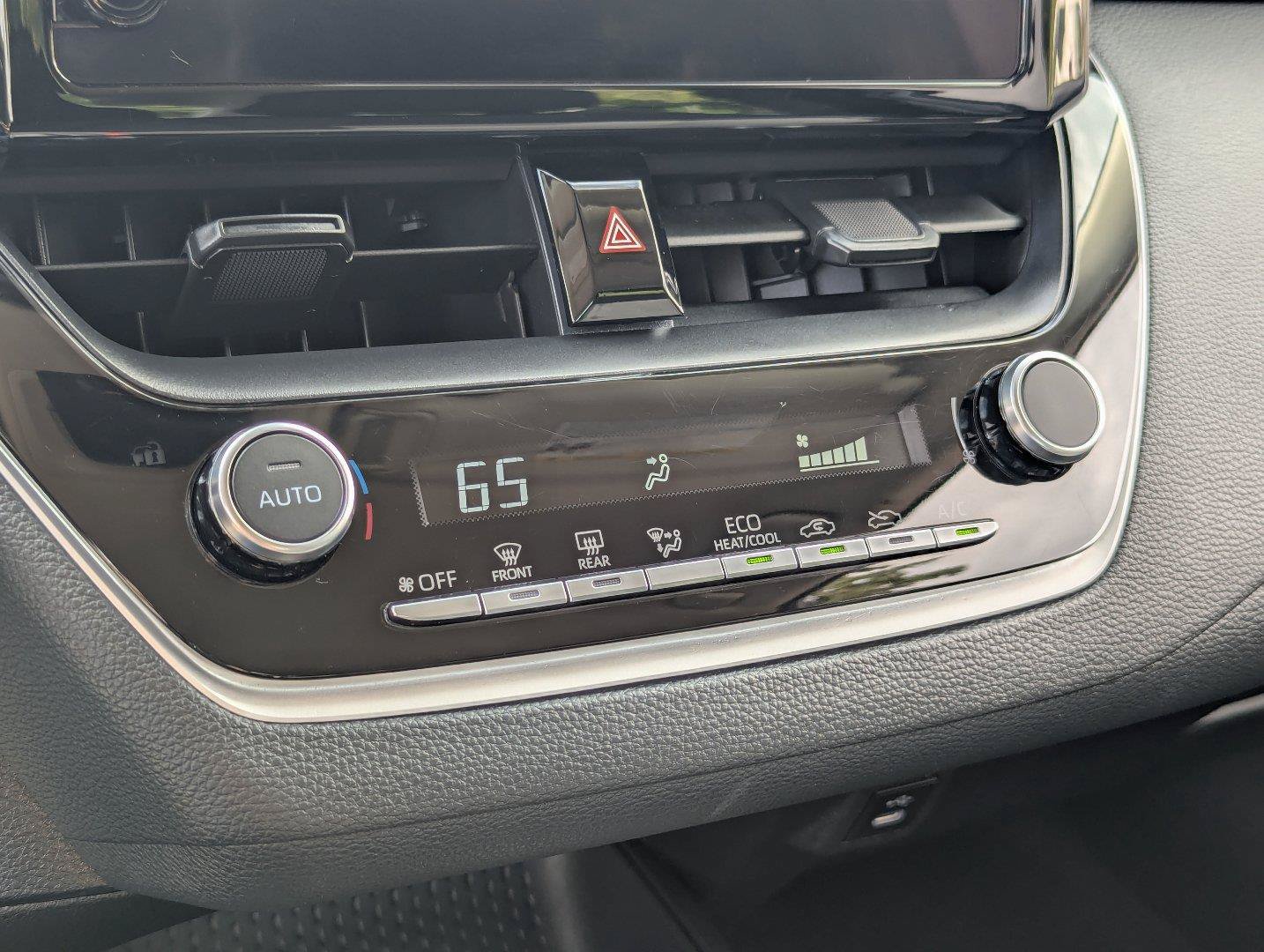 Used 2025 Toyota Corolla LE FWD image 18