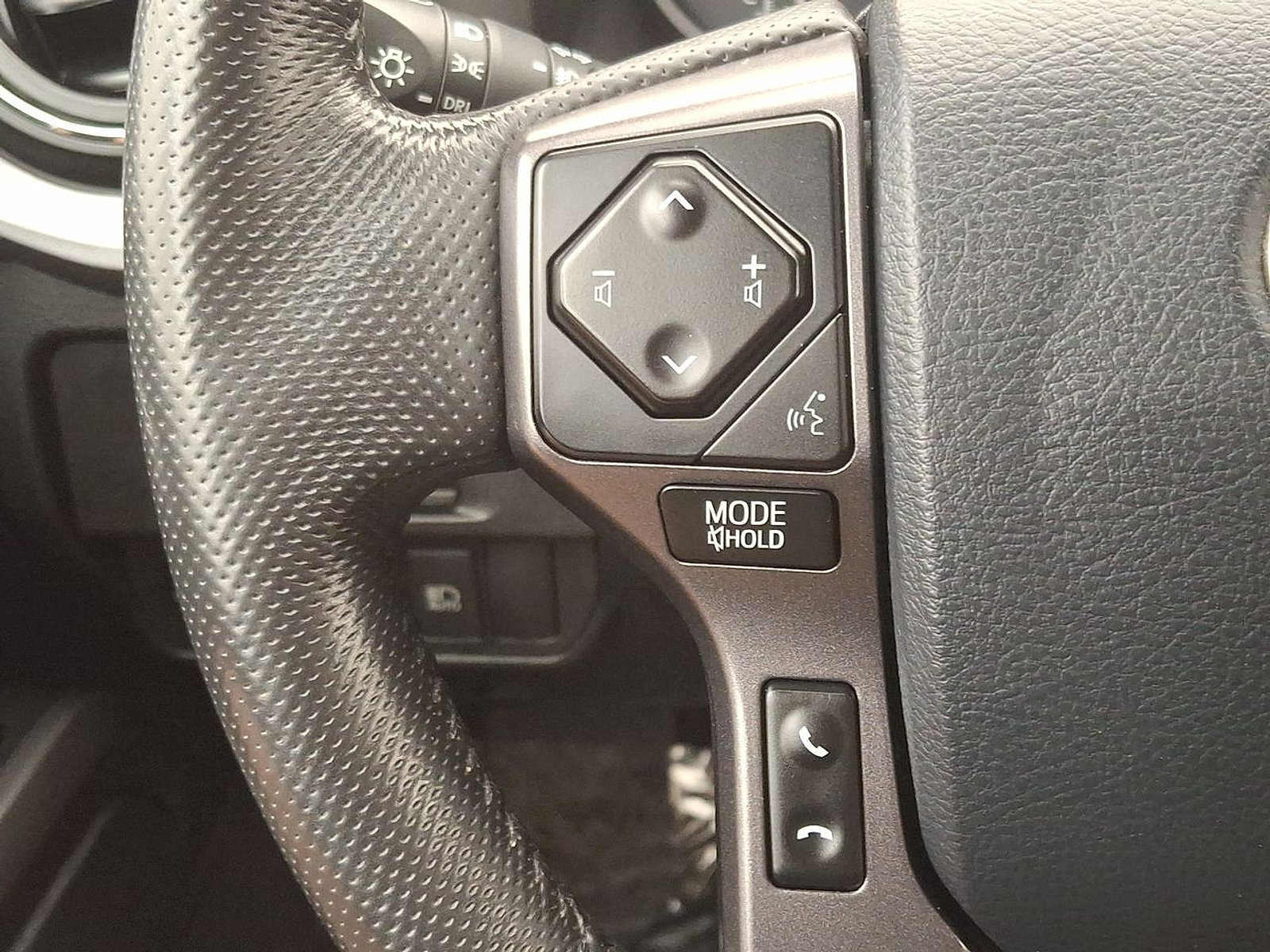Certified 2019 Toyota Tacoma TRD Sport AWD/4WD image 21