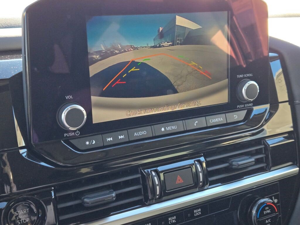 New 2025 Nissan Pathfinder SV w/ Black Appearance Package image 28