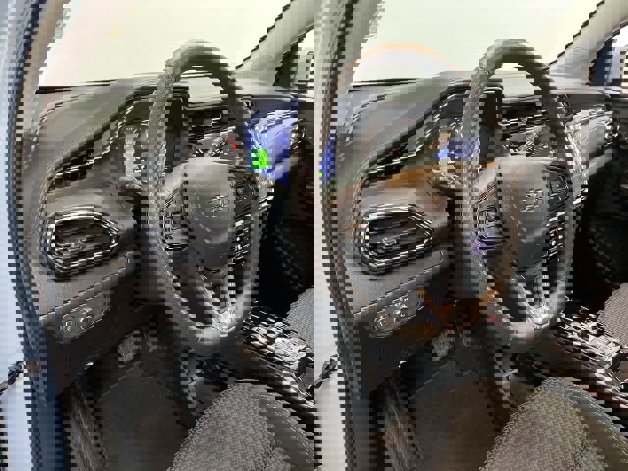 Used 2023 Chevrolet Bolt EUV LT image 2