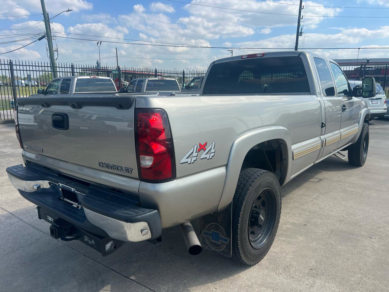 Used 2002 Chevrolet Silverado 2500 LS w/ Off-Road Skid Plate Pkg AWD/4WD image 6