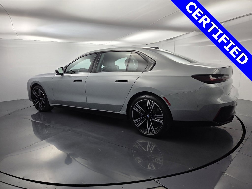 Used 2023 BMW 740i image 8