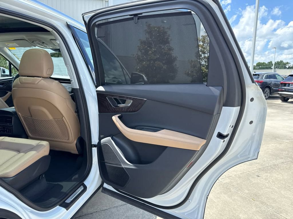 Used 2025 Audi Q7 3.0T Prestige image 17