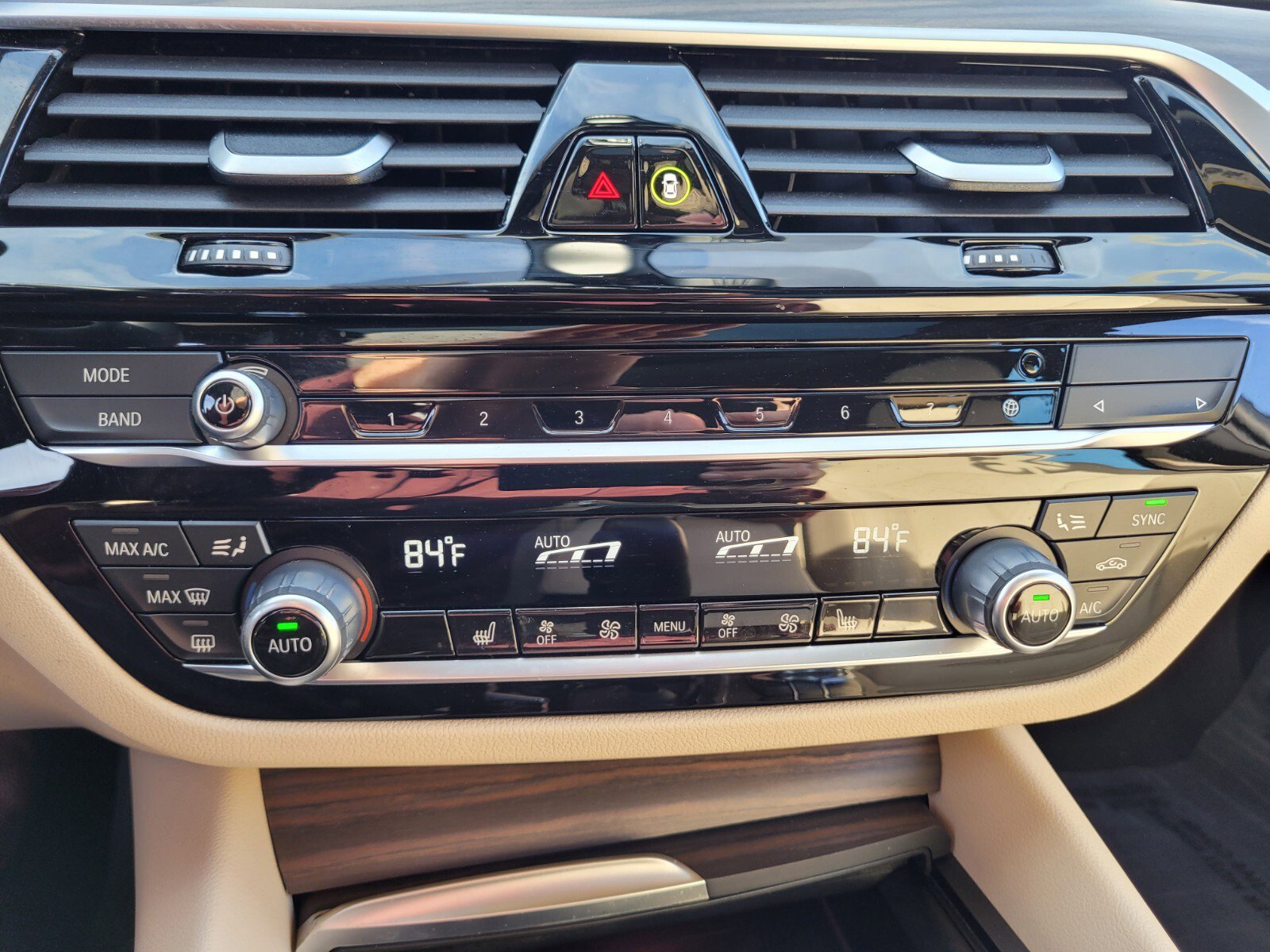 Used 2023 BMW 530i w/ Premium Package image 26