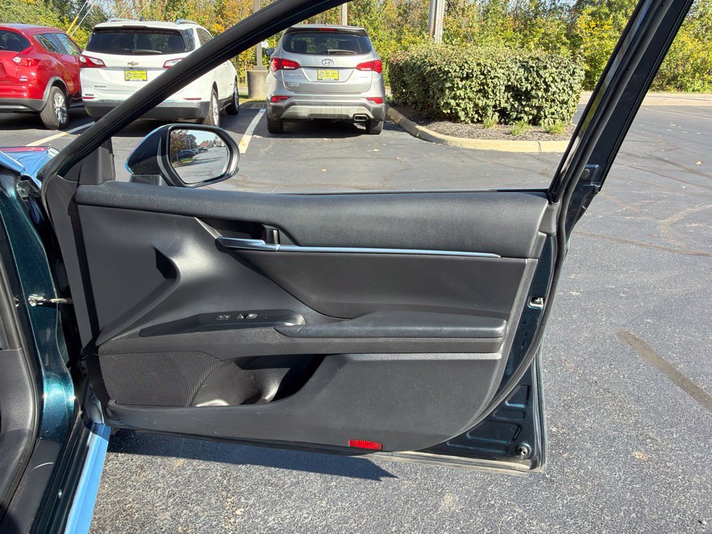 Used 2020 Toyota Camry LE FWD image 33