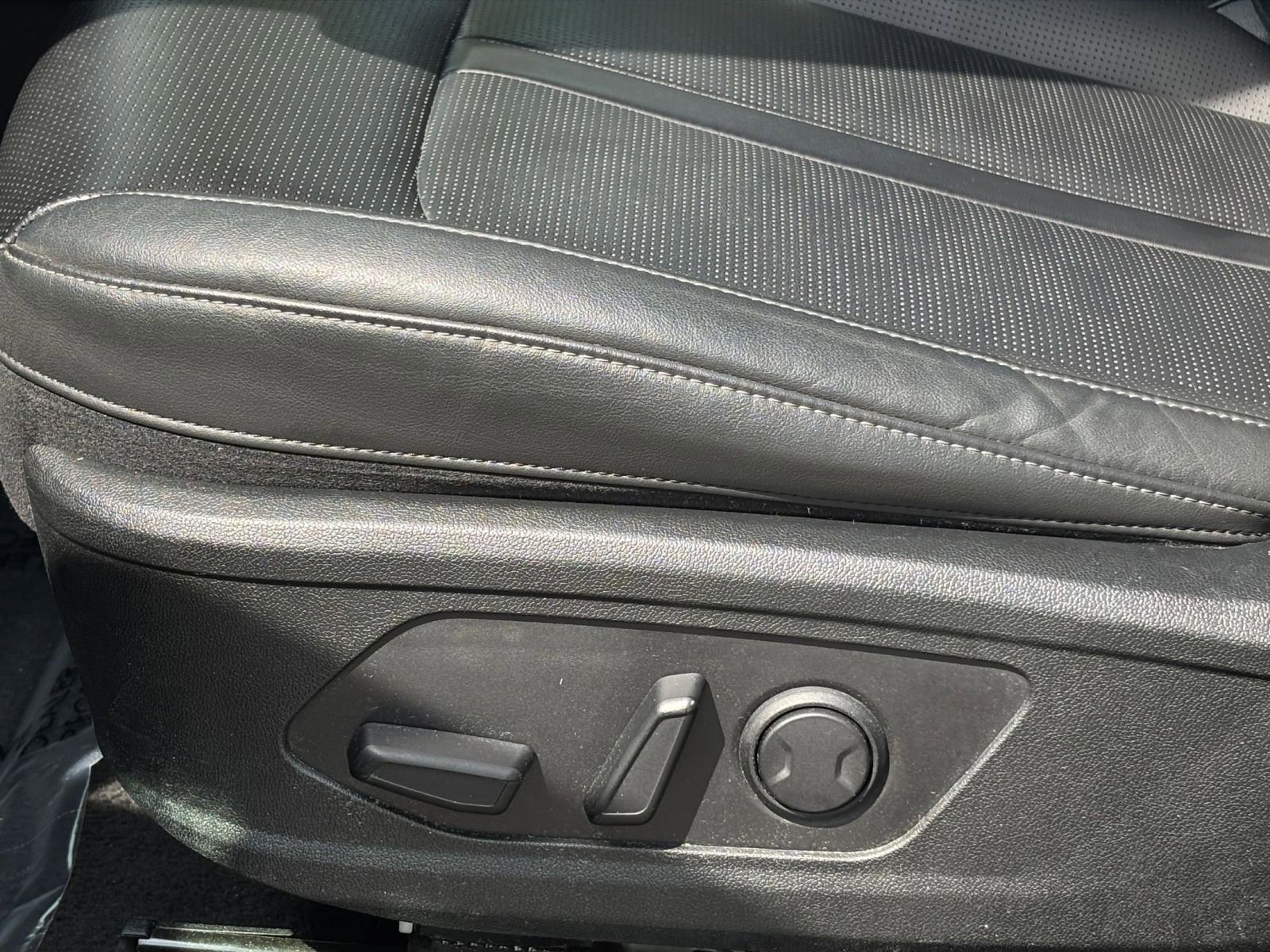 Used 2024 Kia Sorento S image 28