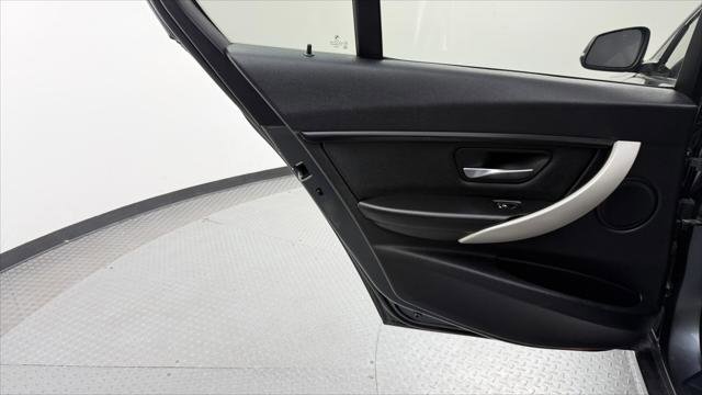 Used 2016 BMW 320i Sedan w/ Sport Package RWD image 17