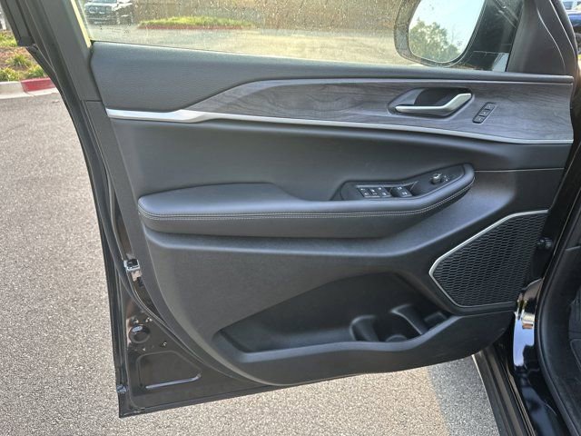 New 2025 Jeep Grand Cherokee Limited w/ Luxury Tech Group II image 10