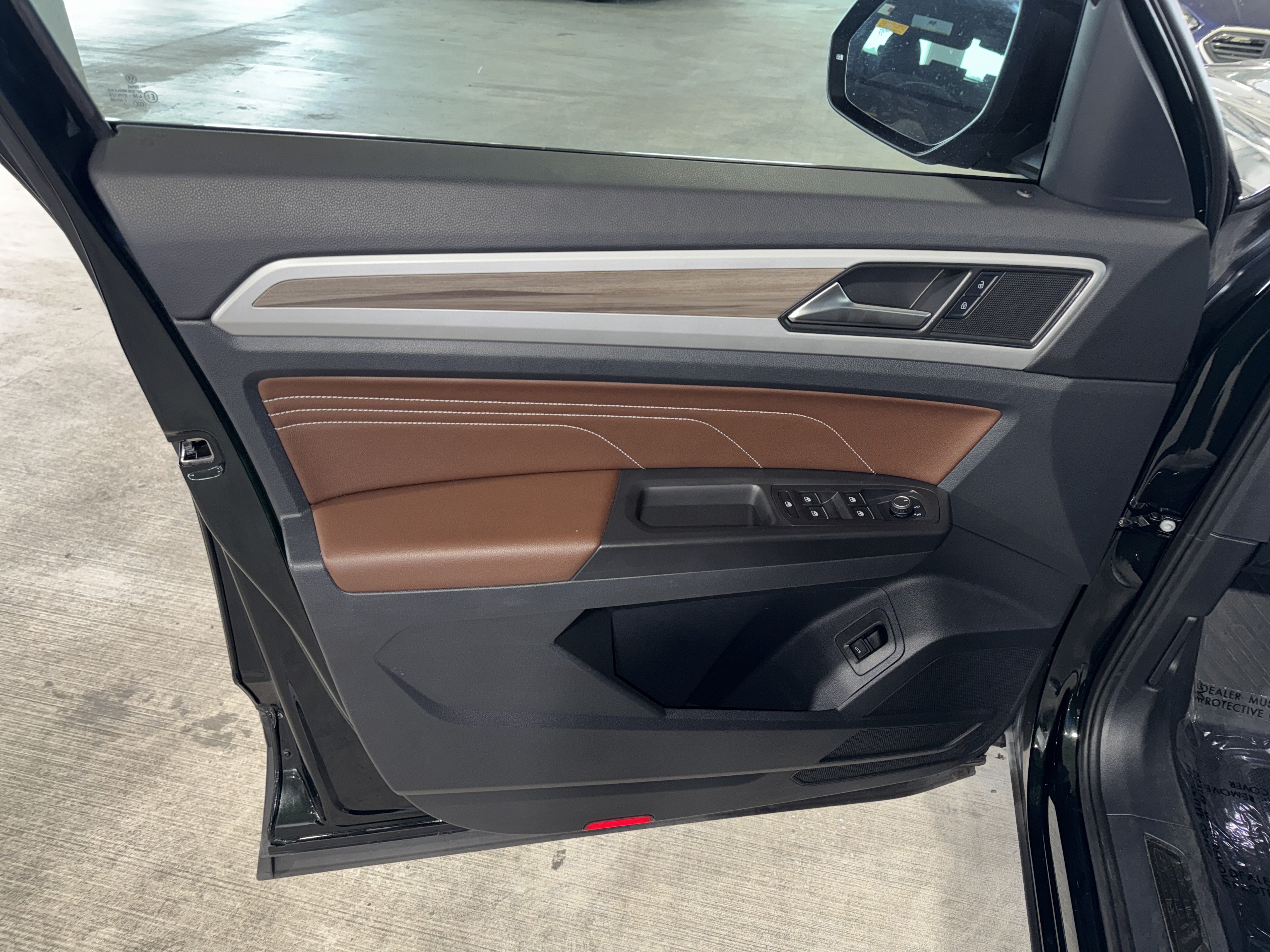 Used 2022 Volkswagen Atlas SEL AWD/4WD image 18