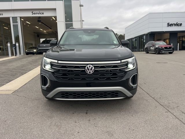 Used 2025 Volkswagen Atlas Peak Edition SE image 2
