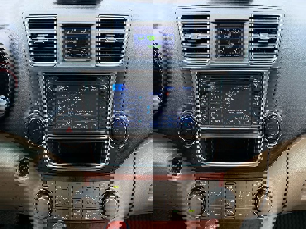 Used 2013 Toyota Highlander Limited image 24