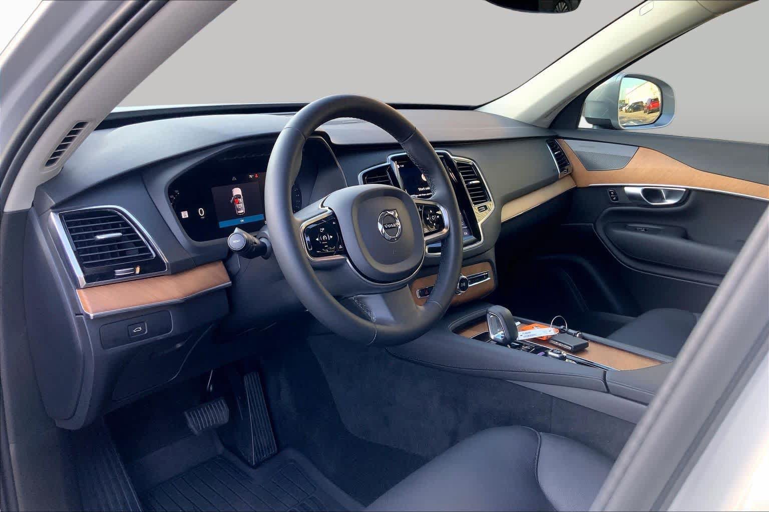 Used 2023 Volvo XC90 B6 Plus w/ Protection Package Premier AWD/4WD image 17
