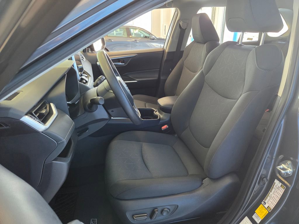 Used 2025 Toyota RAV4 XLE image 16