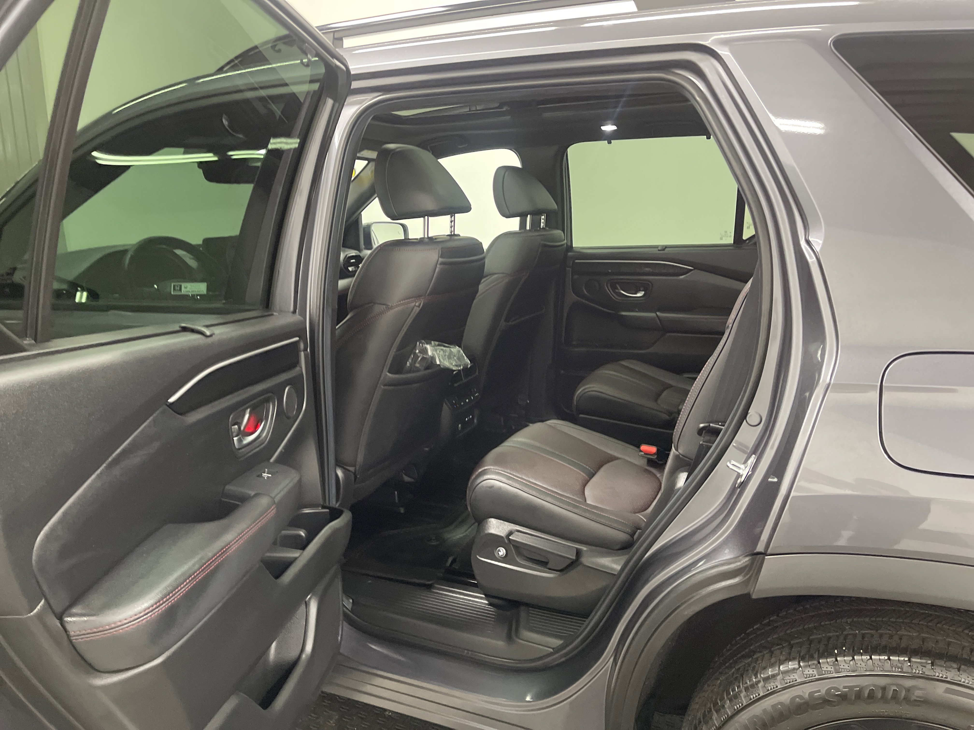 Used 2025 Honda Pilot Black Edition image 13