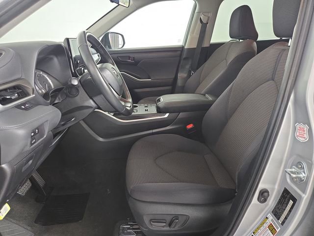 Used 2024 Toyota Highlander LE image 10