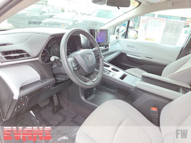 Certified 2025 Toyota Sienna LE FWD image 22