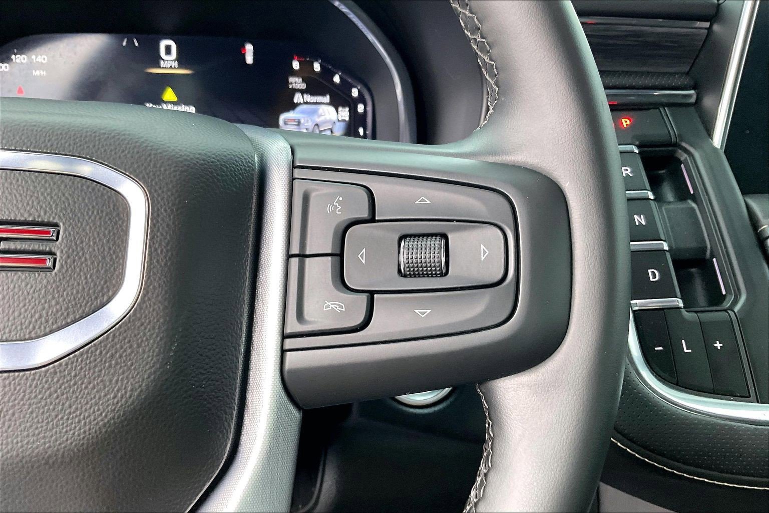 Used 2024 GMC Yukon SLT w/ SLT Luxury Package image 21