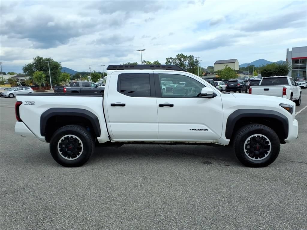 Used 2024 Toyota Tacoma TRD Off-Road w/ TRD Off Road Upgrade Package AWD/4WD image 3