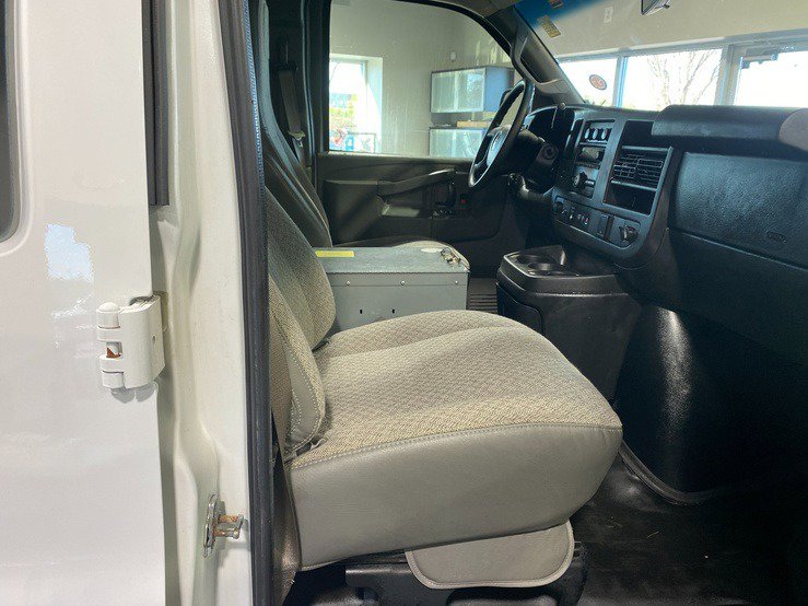 Used 2018 GMC Savana 3500 image 18