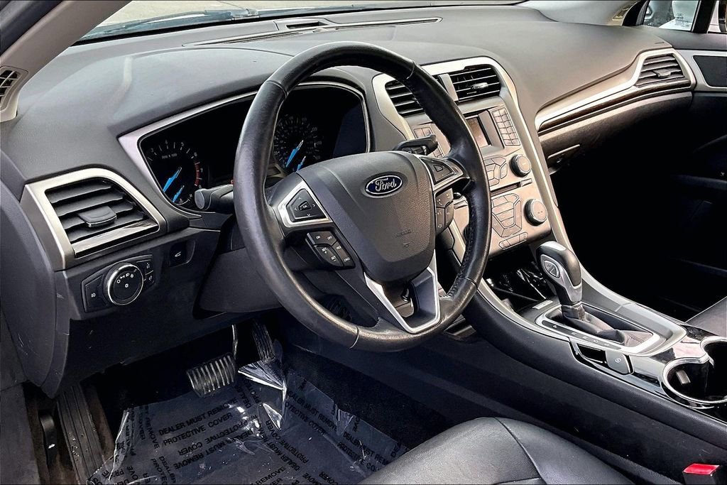 Used 2015 Ford Fusion SE w/ Equipment Group 202A image 16