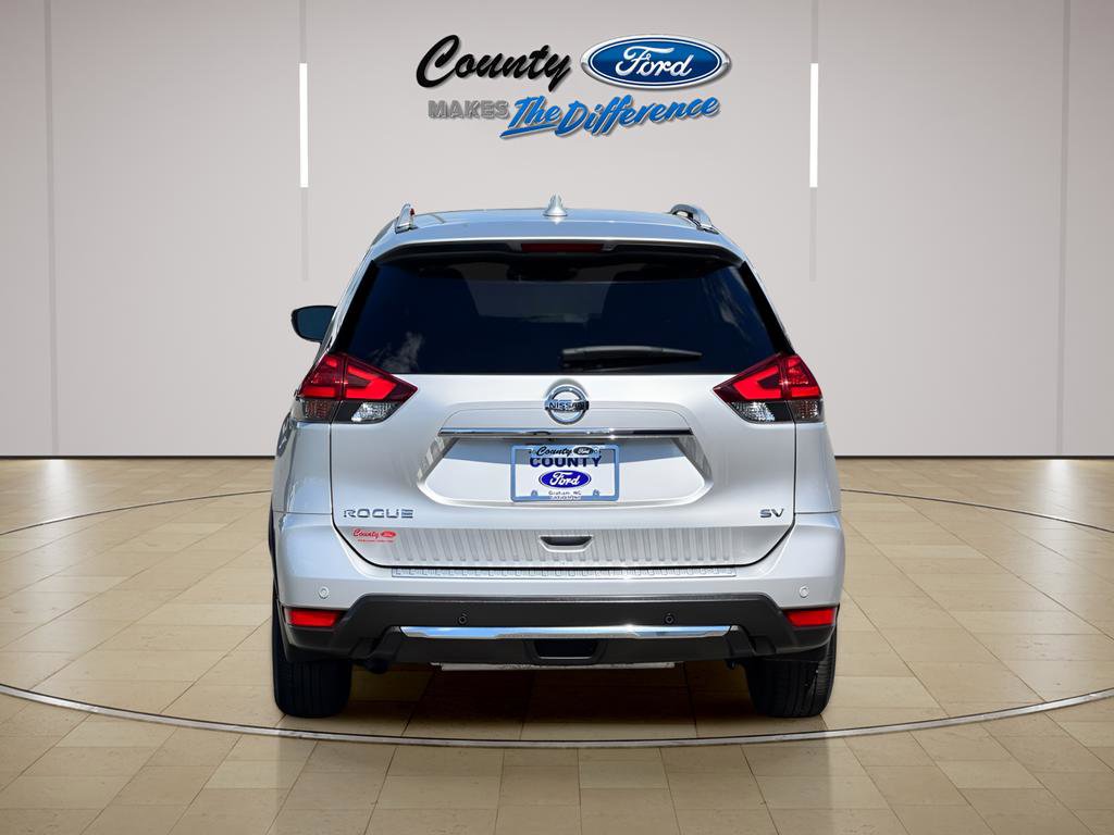 Used 2019 Nissan Rogue SV w/ Premium Package FWD image 3