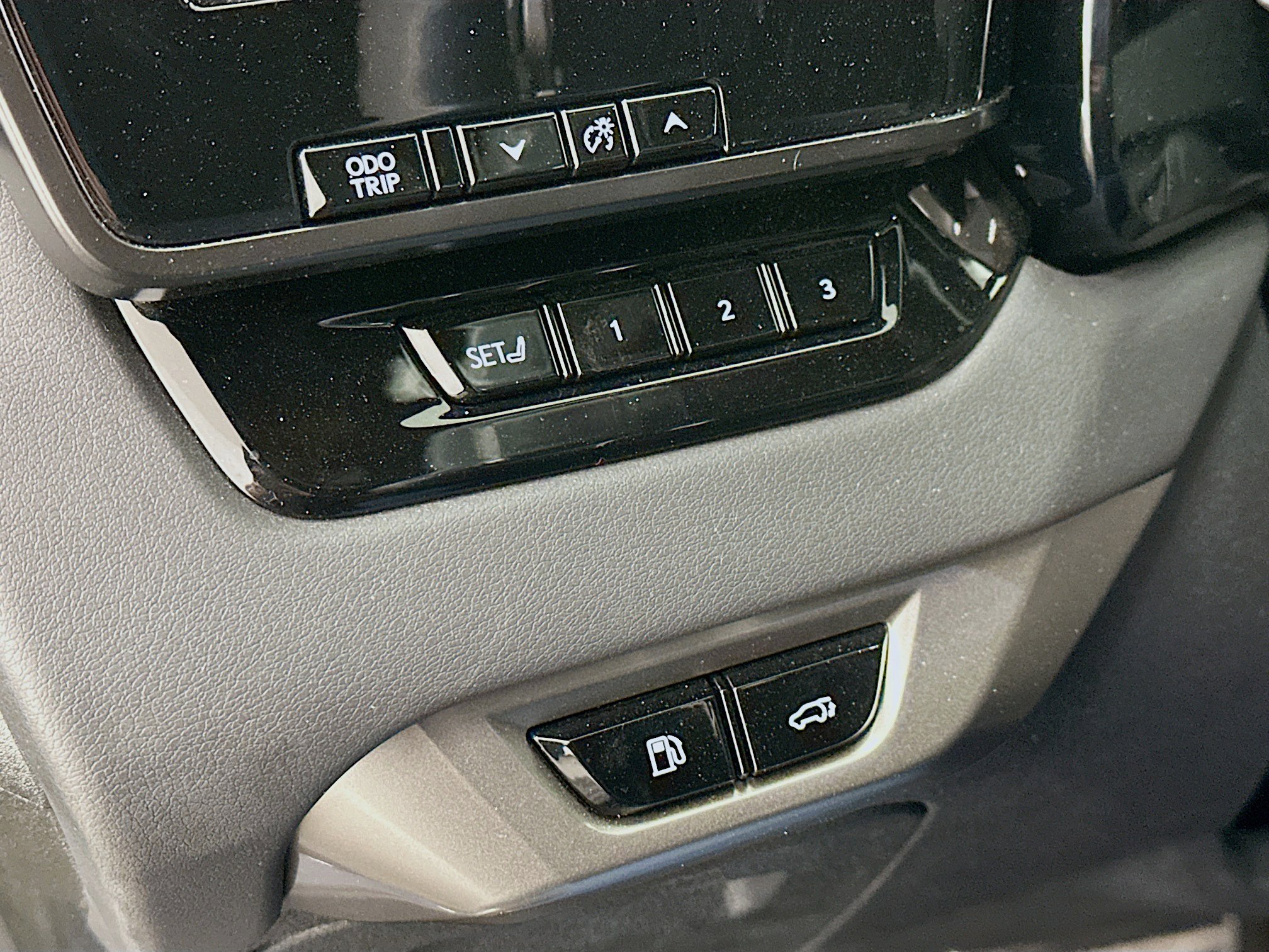 Used 2023 Lexus RX 350 F Sport w/ Accessory Package image 17