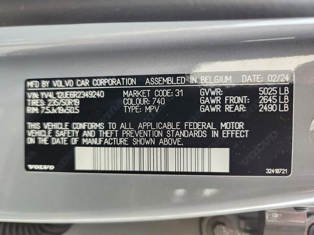 Certified 2024 Volvo XC40 B5 Plus image 28