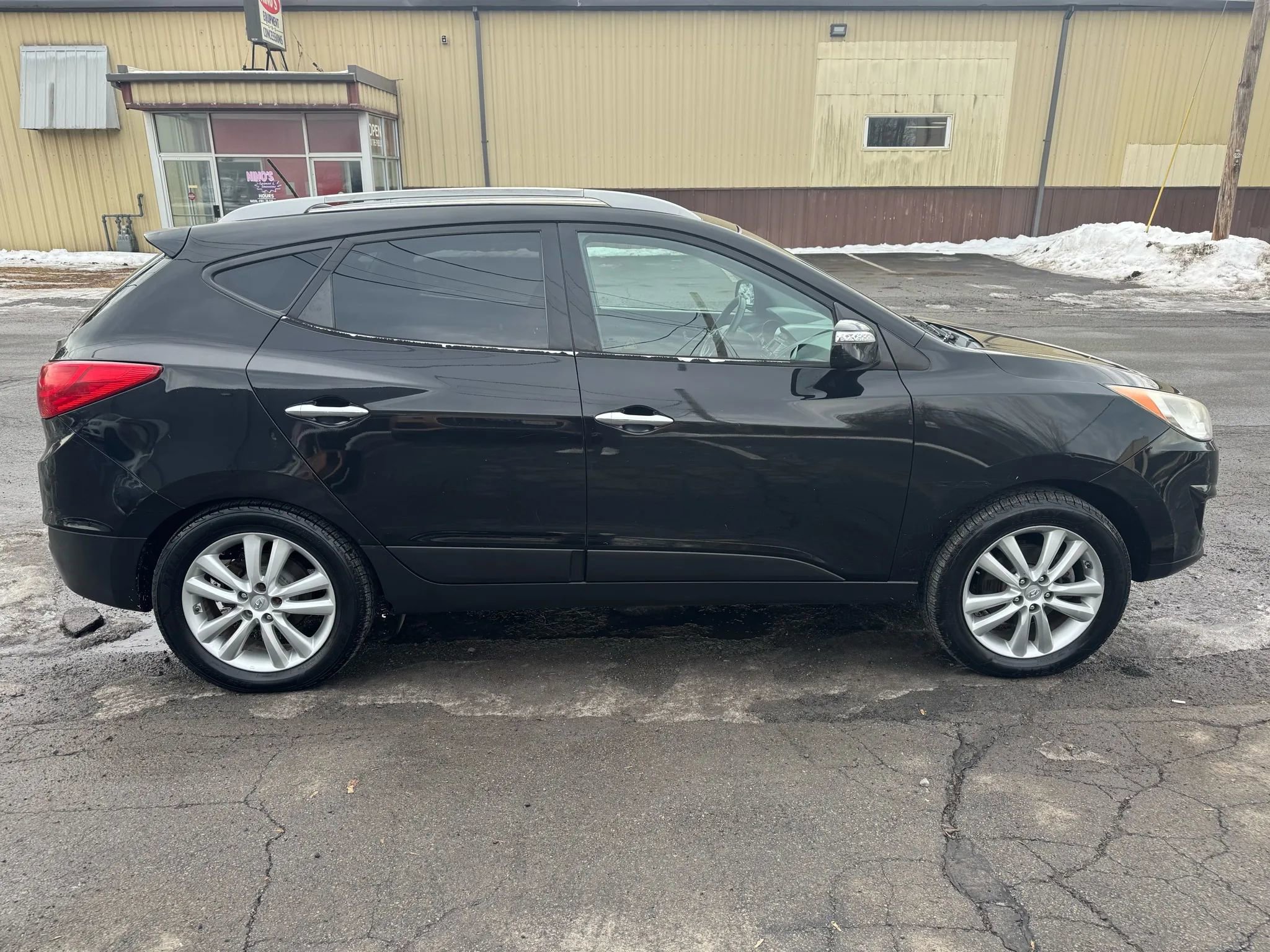 Used 2010 Hyundai Tucson Limited AWD/4WD image 4