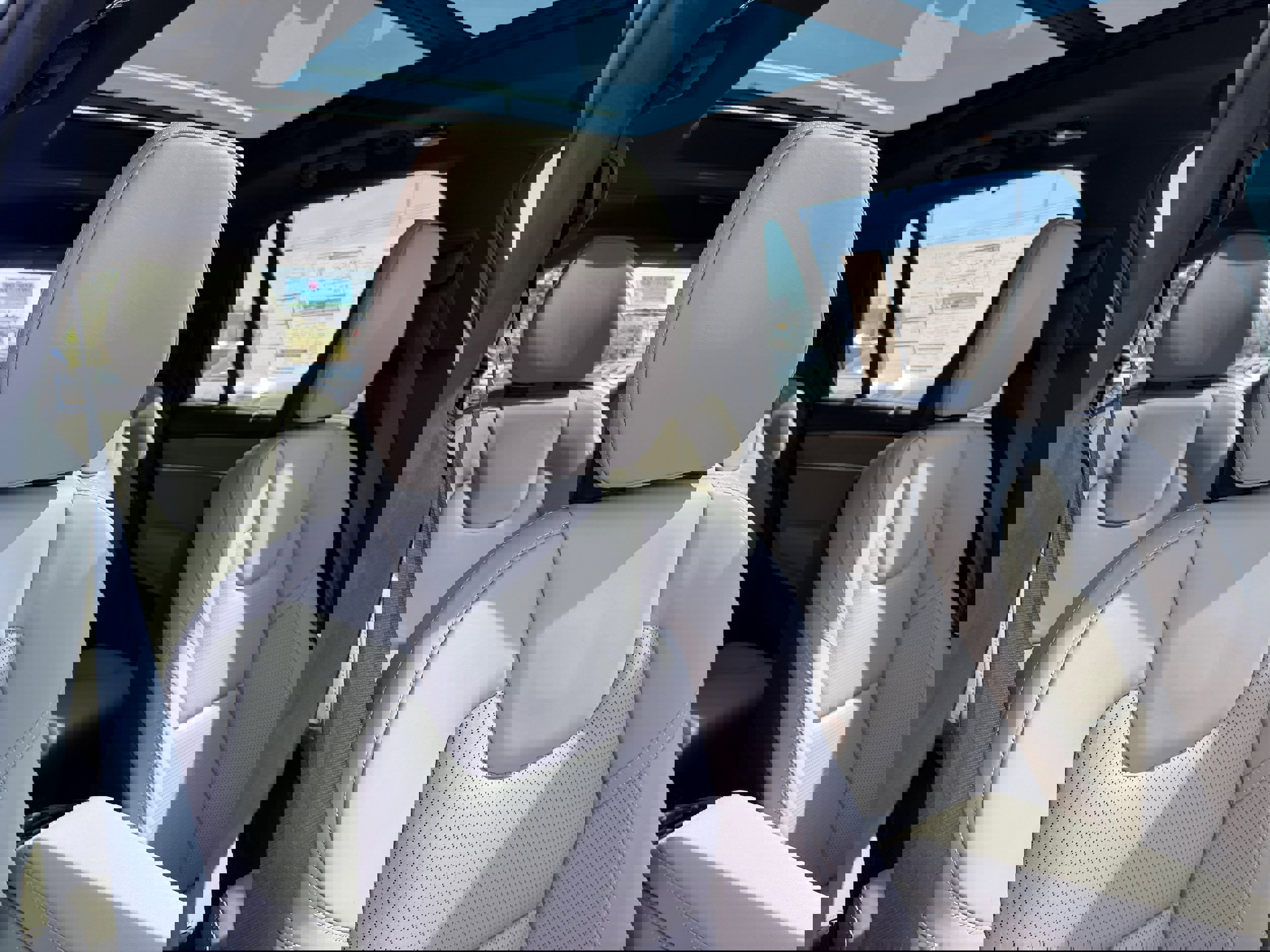 New 2026 Volvo XC90 T8 Ultra w/ Lounge Package image 9